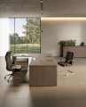 Biurko gabinetowe EOS w minimalistycznym stylu z drewnianym blatem i czarnymi aluminiowymi detalami – idealne do ergonomicznej pracy.jpg