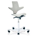Ergonomiczny kształt siodła w modelu Capisco Puls automatycznie koryguje postawę, eliminując ból pleców podczas pracy.jpg