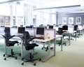 HÅG Capisco Puls w przestrzeni open space - lekka forma i łatwość przemieszczania sprzyjają szybkiej wymianie myśli w zespole.jpg
