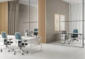 nowoczesna-aranzacja-biura-open-space-fotel-time-ergonomiczne-stanowiska-pracy-zespolowej.webp