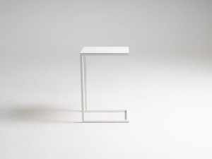 Minimalistyczny stolik boczny LUPE 40x30 - CustomForm