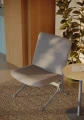 fotel-lounge-profim-snap-w-salonie-komercyjnym.jpg