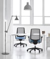 Ergonomiczny fotel LightUp z siatkowym oparciem i wygodnym siedziskiem tapicerowanym.jpg