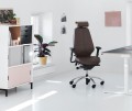 Pięcioramienna podstawa z polerowanego aluminium - eleganckie wykończenie fotela klasy biznes RH Logic 400.jpg
