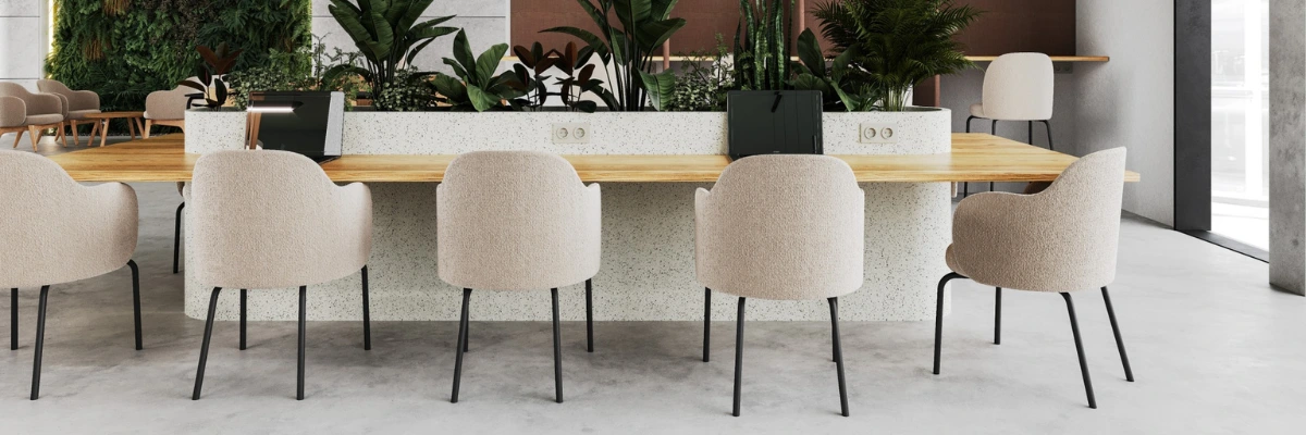 Elegancki fotel konferencyjny Bejot Flos FS KP 215 ze zintegrowanymi podłokietnikami na czarnym stalowym stelażu z 4 nogami.
