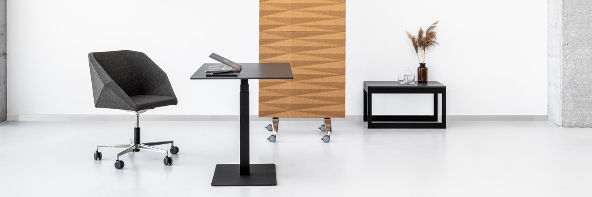 Luksusowy geometryczny fotel biurowy Vank Timanti o unikalnym designie inspirowanym szlifem diamentu, z ergonomicznym siedziskiem w prestiżowym gabinecie.